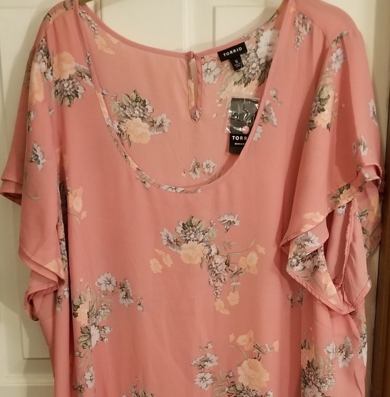 torrid Tops - Torrid blush floral NWT short sleeve blouse.